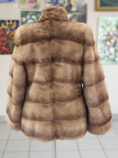 Шуба норковая SAGA MINK ROYAL, рыжая,размер 44, короткая, без капюшона, воротник - стойка, рукав длинный Шуба норковая SAGA MINK ROYAL, рыжая,размер 44, короткая, без капюшона, воротник - стойка, рукав длинный