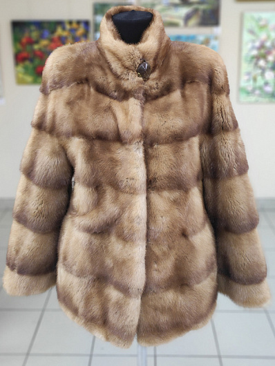Шуба норковая SAGA MINK ROYAL, рыжая,размер 44, короткая, без капюшона, воротник - стойка, рукав длинный Шуба норковая SAGA MINK ROYAL, рыжая,размер 44, короткая, без капюшона, воротник - стойка, рукав длинный