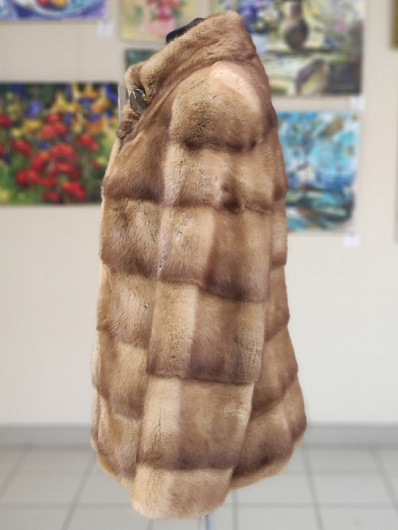 Шуба норковая SAGA MINK ROYAL, рыжая,размер 44, короткая, без капюшона, воротник - стойка, рукав длинный Шуба норковая SAGA MINK ROYAL, рыжая,размер 44, короткая, без капюшона, воротник - стойка, рукав длинный