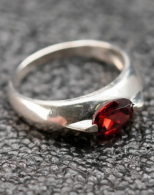 Кольцо серебряное (3,81 г, Серебро, 925, вставка 0,4 г)